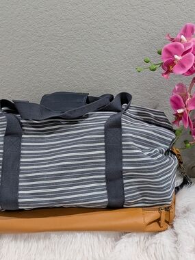 DSW Navy Striped Duffel with Tan Leather Base Size 19"x9"X9"